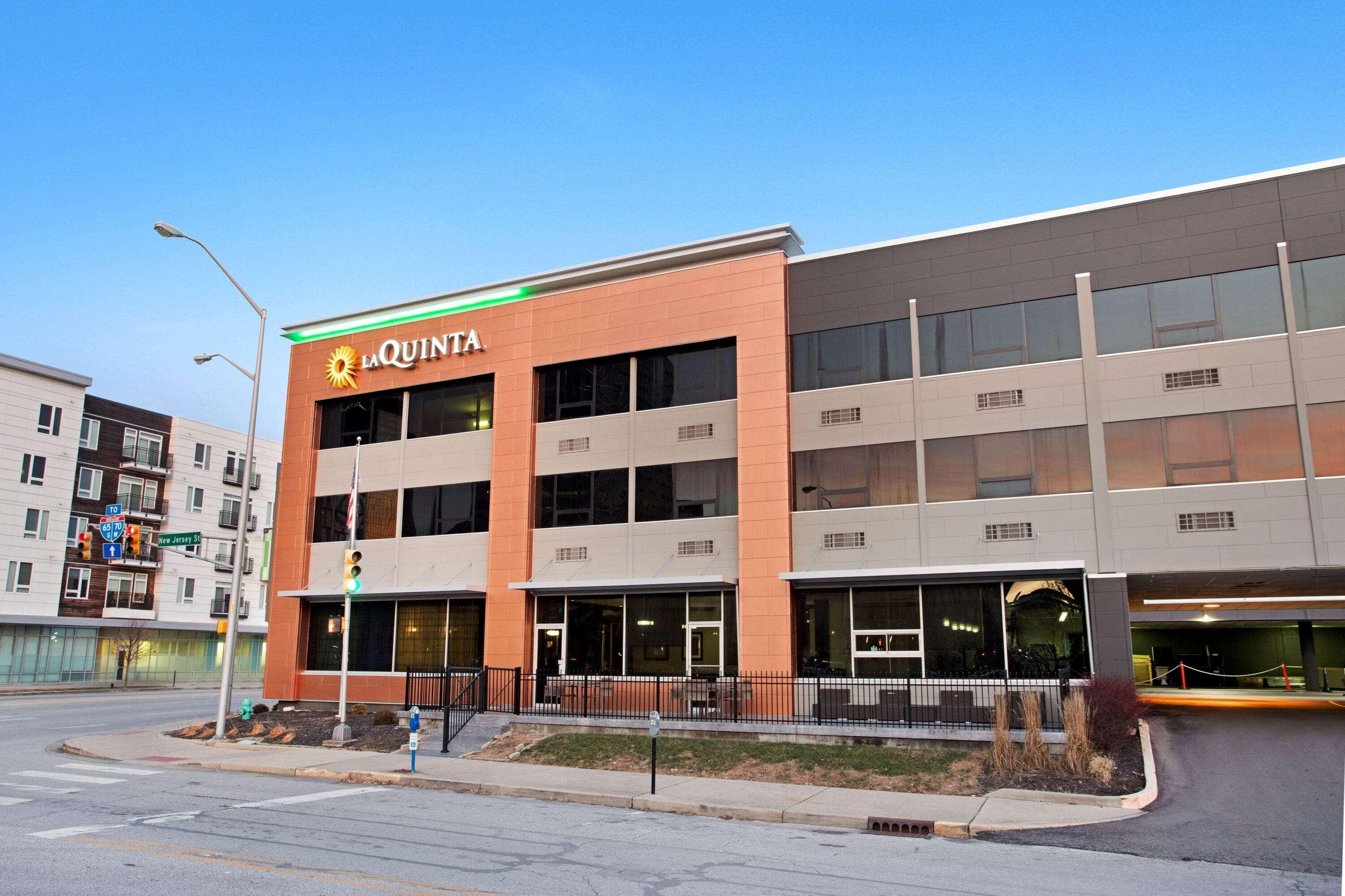 La Quinta Inn & Suites By Wyndham Indianapolis Downtown Indianápolis Exterior foto